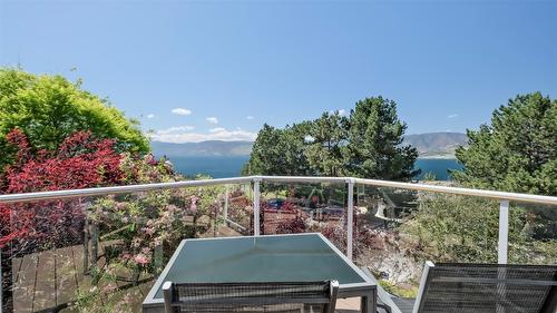 359 Stellar Drive, Kelowna, BC - Indoor Photo Showing Bathroom