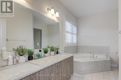 3057 Gardenia Gate, Oakville, ON - Indoor Photo Showing Bathroom