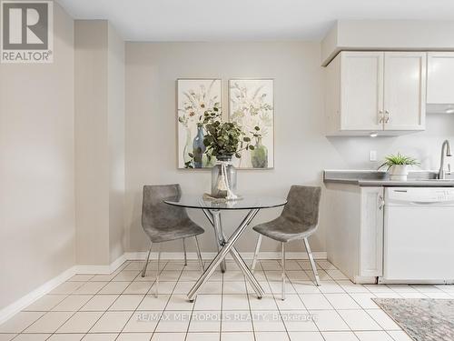 23 Torada Court, Brampton, ON - Indoor Photo Showing Kitchen