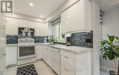 4535 Gatineau Avenue, Mississauga, ON - Indoor Photo Showing Kitchen