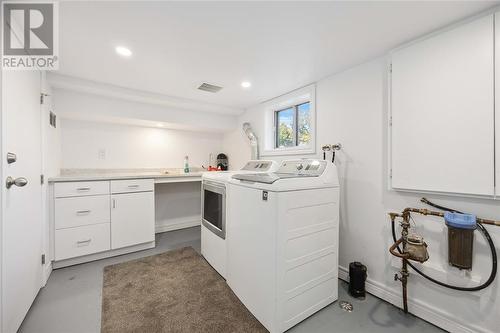 352 Mitton Street North, Sarnia, ON - Indoor Photo Showing Laundry Room