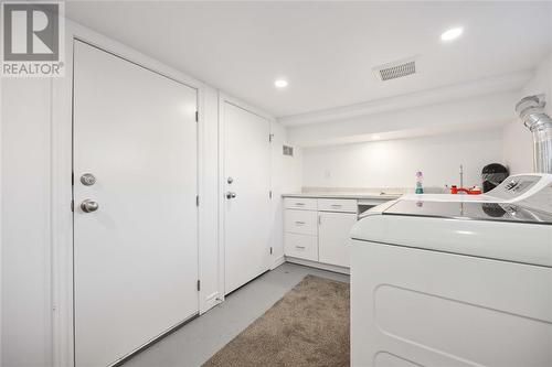 352 Mitton Street North, Sarnia, ON - Indoor Photo Showing Laundry Room