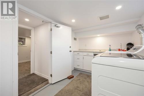 352 Mitton Street North, Sarnia, ON - Indoor Photo Showing Laundry Room