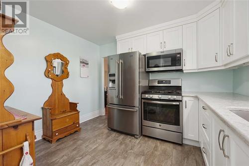 352 Mitton Street North, Sarnia, ON - Indoor Photo Showing Kitchen With Stainless Steel Kitchen