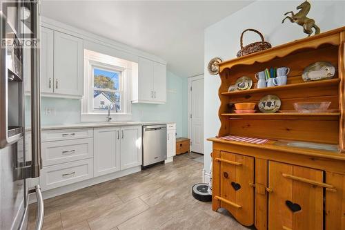 352 Mitton Street North, Sarnia, ON - Indoor Photo Showing Kitchen