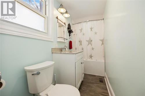 352 Mitton Street North, Sarnia, ON - Indoor Photo Showing Bathroom