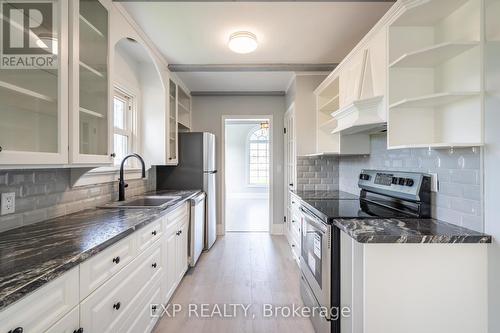 728 Gorham Road, Fort Erie, ON - Indoor Photo Showing Kitchen With Upgraded Kitchen