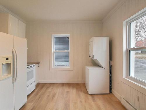 Cuisine - 652  - 654 Rue Papineau, Sherbrooke (Fleurimont), QC - Indoor Photo Showing Laundry Room