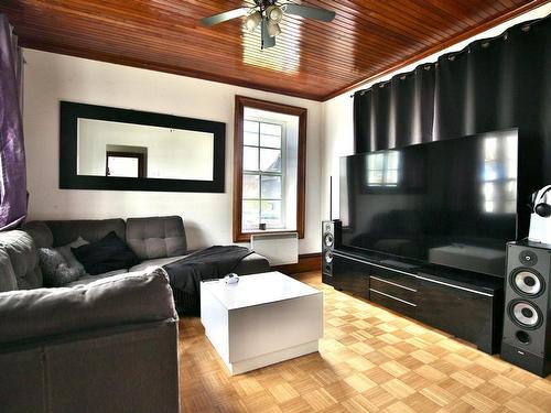 Salon - 5175  - 5185 Rue Des Seigneurs E., Saint-Hyacinthe, QC - Indoor Photo Showing Living Room