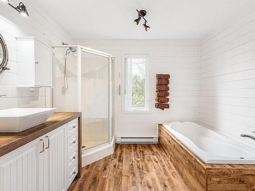 Salle de bains - 109 Rue Mario, Brigham, QC - Indoor Photo Showing Bathroom