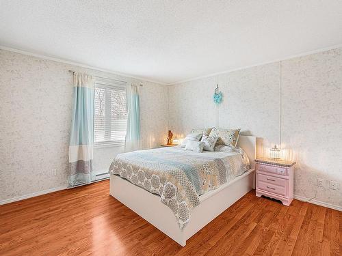 Chambre Ã  coucher principale - 109 Rue Mario, Brigham, QC - Indoor Photo Showing Bedroom