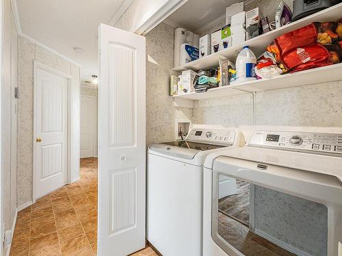 Corridor - 109 Rue Mario, Brigham, QC - Indoor Photo Showing Laundry Room