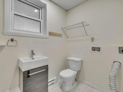 Powder room - 20Z Rue Guenette, Lévis (Desjardins), QC - Indoor Photo Showing Bathroom