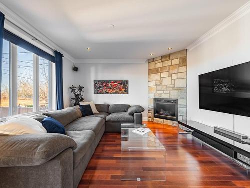 Salon - 443 Rue Hébert, Sainte-Julie, QC - Indoor Photo Showing Living Room With Fireplace