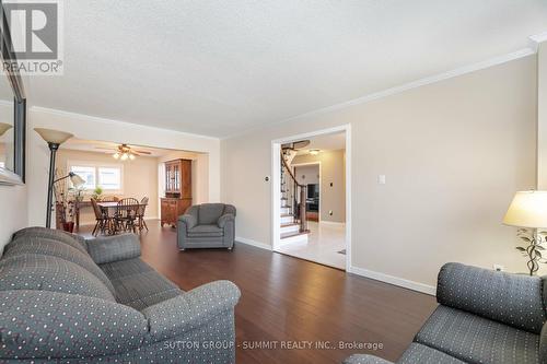 28 Petworth Road, Brampton, ON - Indoor Photo Showing Living Room