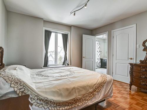 Chambre Ã Â coucher - 7655 Rue Liege, Brossard, QC - Indoor Photo Showing Bedroom