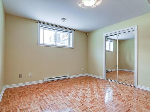 Salle de lavage - 7655 Rue Liege, Brossard, QC - Indoor Photo Showing Laundry Room