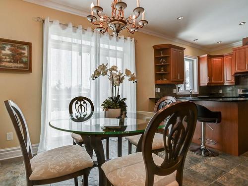 Salle familiale - 7655 Rue Liege, Brossard, QC - Indoor Photo Showing Living Room