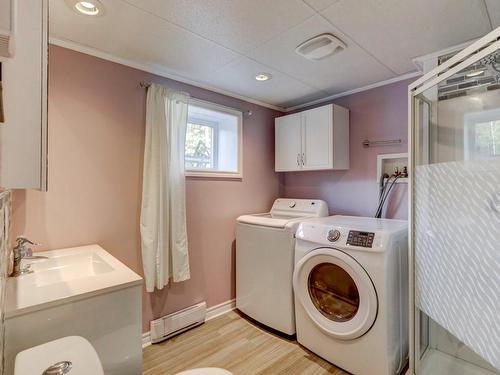 Bathroom - 136Z Rue Jimmy, Sainte-Sophie, QC - Indoor Photo Showing Laundry Room