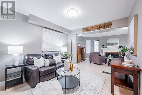 1134 Beaver Valley Crescent, Oshawa (Northglen), ON - Indoor Photo Showing Living Room