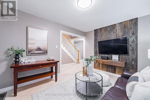 1134 Beaver Valley Crescent, Oshawa (Northglen), ON - Indoor Photo Showing Living Room