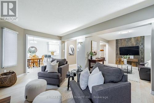 1134 Beaver Valley Crescent, Oshawa (Northglen), ON - Indoor Photo Showing Living Room