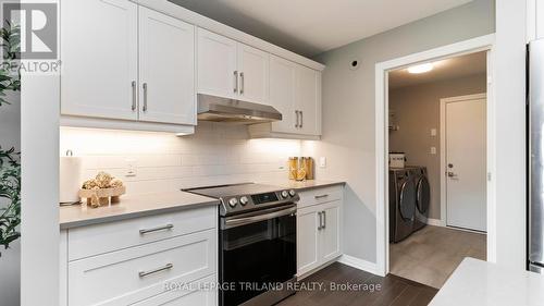 27 Feathers Crossing, St. Thomas, ON - Indoor Photo Showing Kitchen