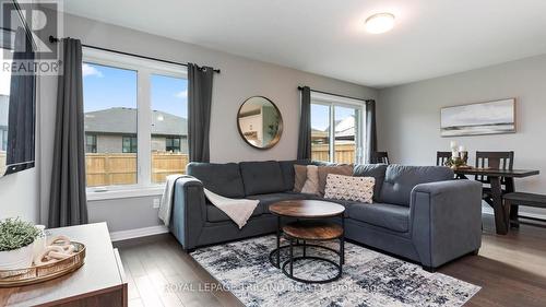 27 Feathers Crossing, St. Thomas, ON - Indoor Photo Showing Living Room