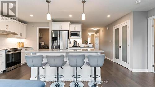 27 Feathers Crossing, St. Thomas, ON - Indoor Photo Showing Kitchen With Upgraded Kitchen