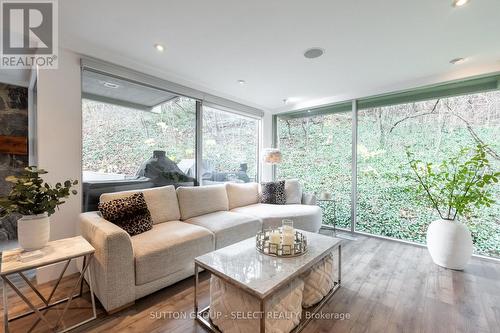 1455 Corley Drive, London, ON - Indoor Photo Showing Living Room