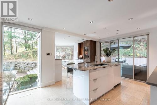 1455 Corley Drive, London, ON - Indoor Photo Showing Kitchen