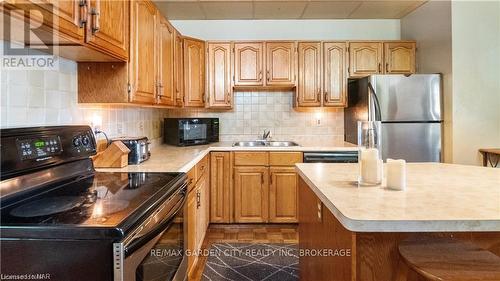 41 Berryman Avenue, St. Catharines, ON - Indoor Photo Showing Kitchen With Double Sink