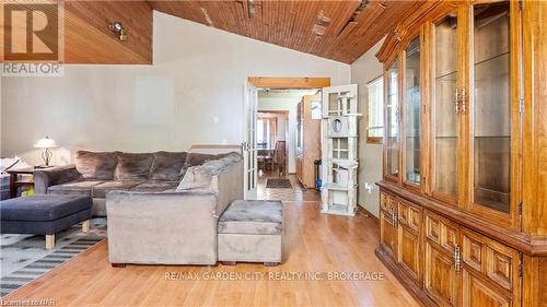 41 Berryman Avenue, St. Catharines, ON - Indoor Photo Showing Living Room