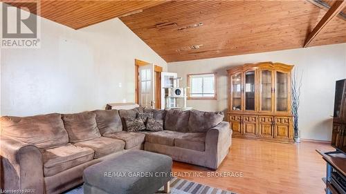 41 Berryman Avenue, St. Catharines, ON - Indoor Photo Showing Living Room