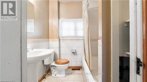 41 Berryman Avenue, St. Catharines, ON - Indoor Photo Showing Bathroom