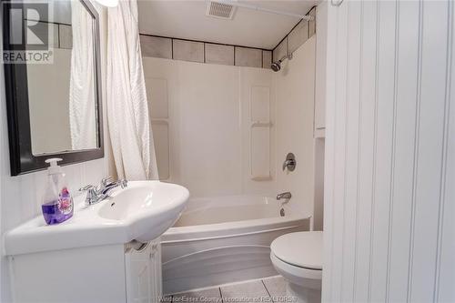 966 Curry, Windsor, ON - Indoor Photo Showing Bathroom