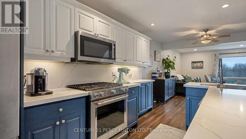 37 Burke Drive, Haldimand, ON - Indoor Photo Showing Kitchen With Stainless Steel Kitchen With Upgraded Kitchen