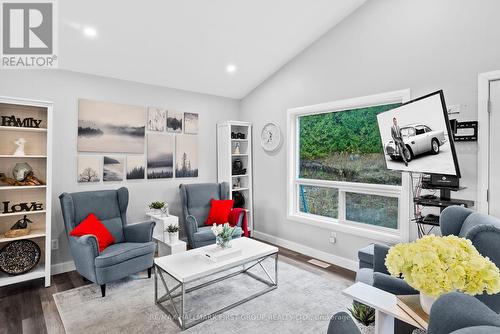 233 Grandview Drive, Alnwick/Haldimand, ON - Indoor Photo Showing Living Room