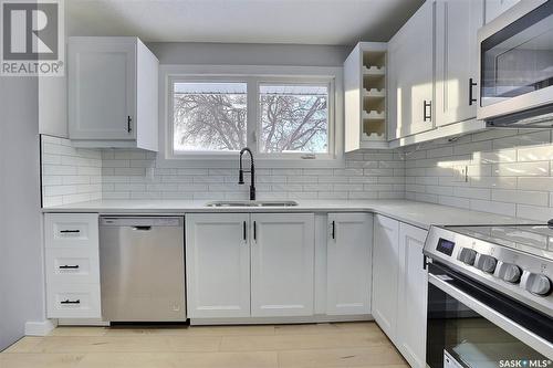 142 Trudelle Crescent, Regina, SK - Indoor Photo Showing Kitchen With Double Sink With Upgraded Kitchen