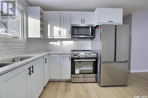 142 Trudelle Crescent, Regina, SK - Indoor Photo Showing Kitchen With Double Sink