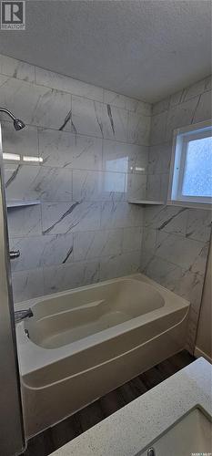 1149 K Avenue N, Saskatoon, SK - Indoor Photo Showing Bathroom