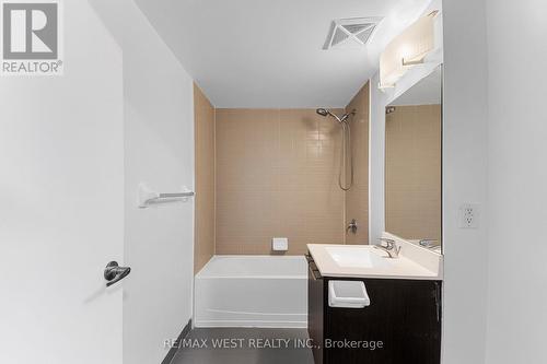 302 - 38 Joe Shuster Way, Toronto, ON - Indoor Photo Showing Bathroom