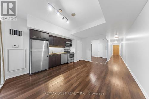 302 - 38 Joe Shuster Way, Toronto, ON - Indoor Photo Showing Kitchen