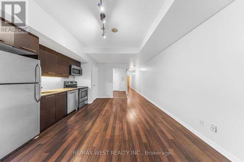 302 - 38 Joe Shuster Way, Toronto, ON - Indoor Photo Showing Kitchen