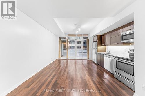 302 - 38 Joe Shuster Way, Toronto, ON - Indoor Photo Showing Kitchen