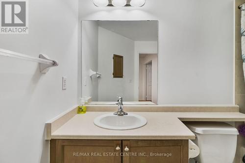 25 Heartview Road, Brampton, ON - Indoor Photo Showing Bathroom