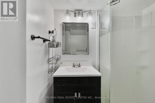 25 Heartview Road, Brampton, ON - Indoor Photo Showing Bathroom