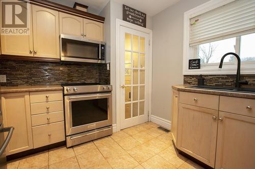 179 Promenade Dr, Sault Ste. Marie, ON - Indoor Photo Showing Kitchen