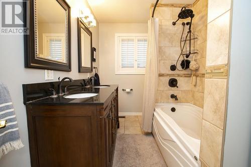 179 Promenade Dr, Sault Ste. Marie, ON - Indoor Photo Showing Kitchen