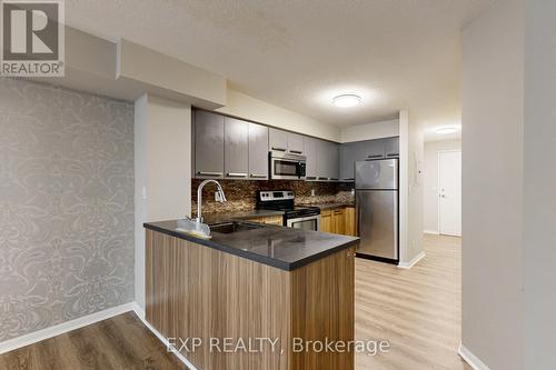 1401 - 11 St. Joseph Street, Toronto (Bay Street Corridor), ON - Indoor Photo Showing Kitchen